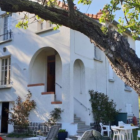Les Chambres Chez David Riom Εξωτερικό φωτογραφία